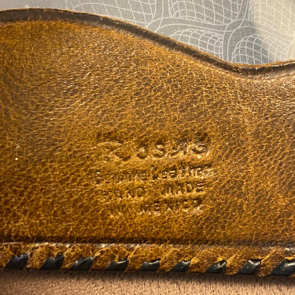 Hand-Tooled Brown Leather Wallet with Aztec Medallion Design - Picture 4 of 7